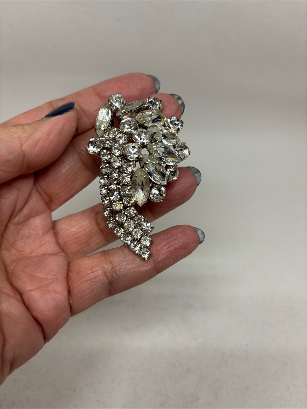 Beautiful Vintage Rhinestone Brooch - Picture 9 of 13